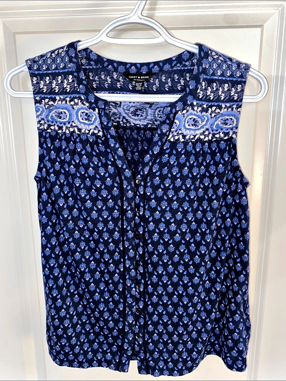 Lucky Brand Sleeveless Floral Blouse in Blue & White Like New